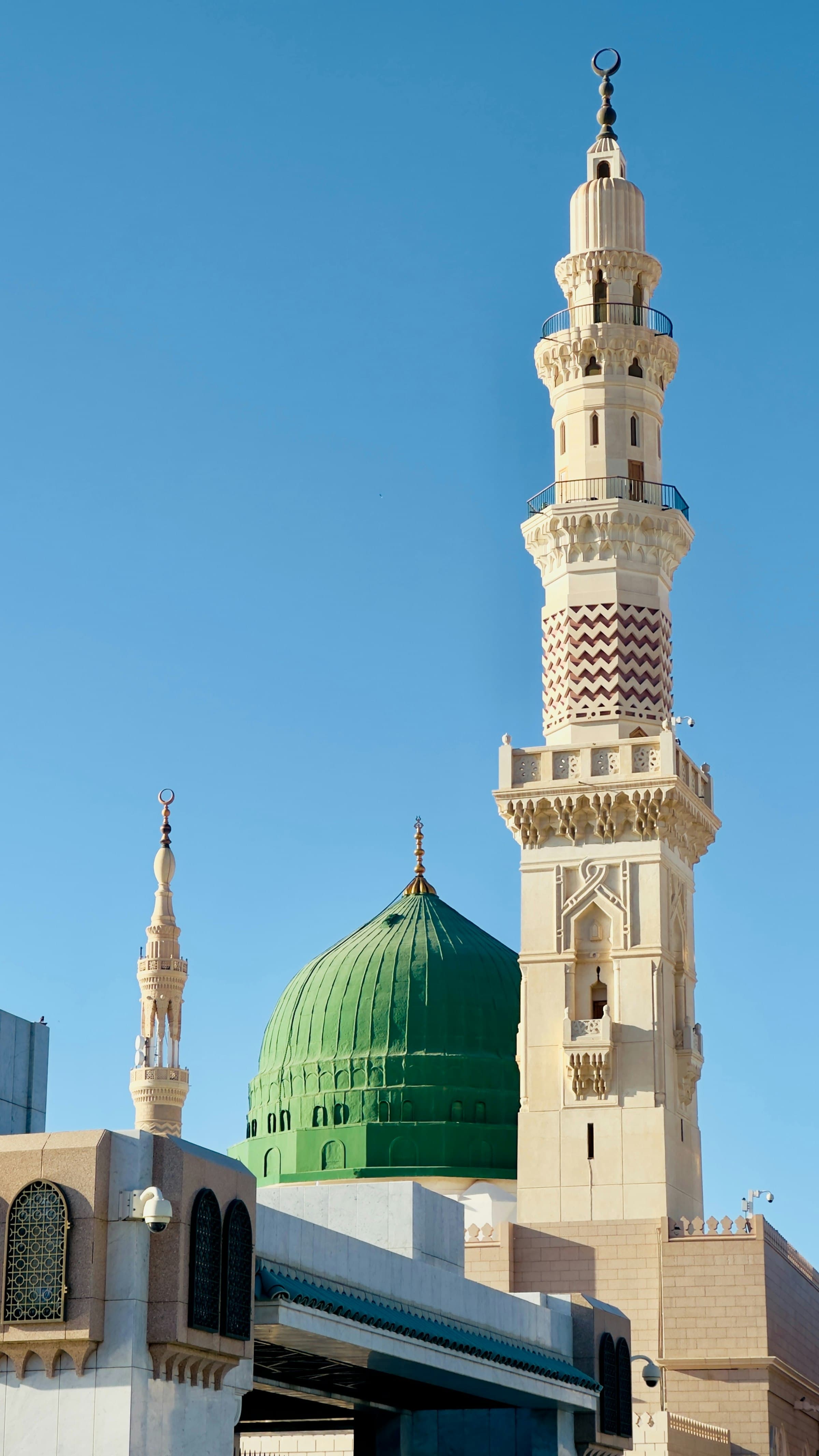 Les minarets et la coupole verte de la mosquée du Prophète à Médine